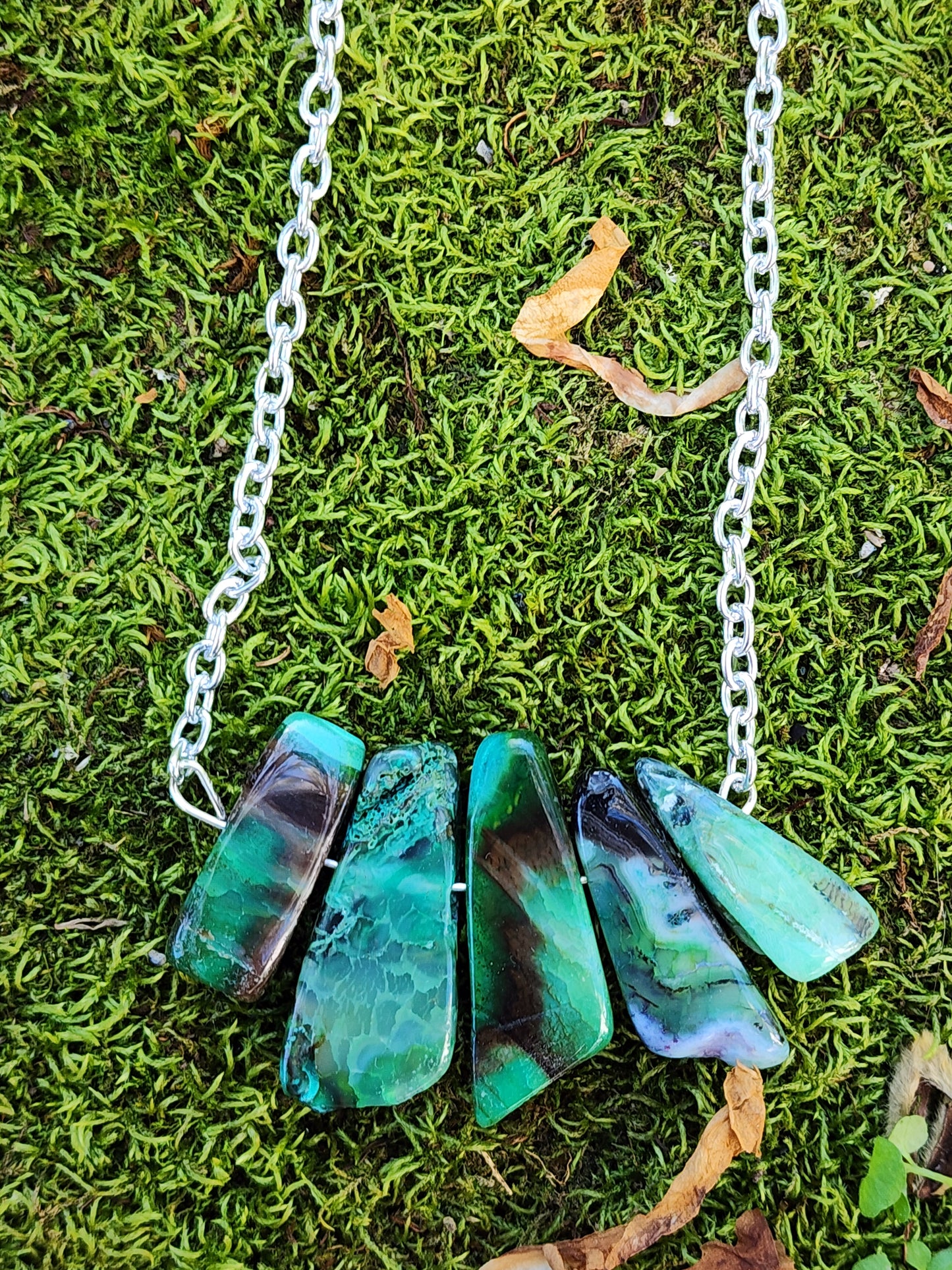 Green dyed agate necklace